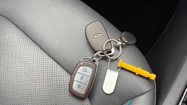 Hyundai IONIQ 1.6 GDi Plug-in Hybrid Premium SE 5dr DCT Hatchback