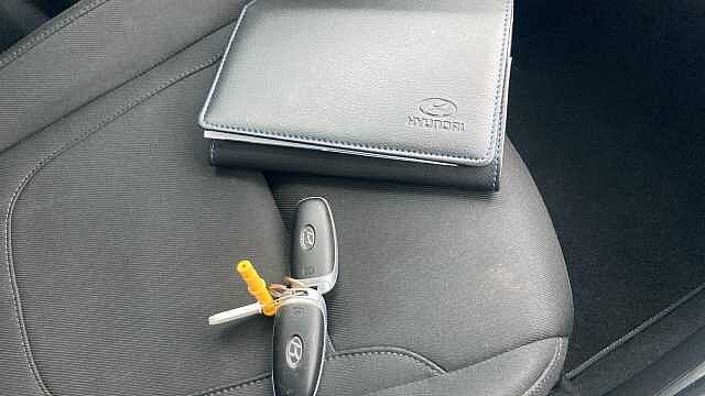 Hyundai TUCSON 1.6 TGDi Hybrid 230 Premium 5dr 2WD Auto Hybrid Estate White