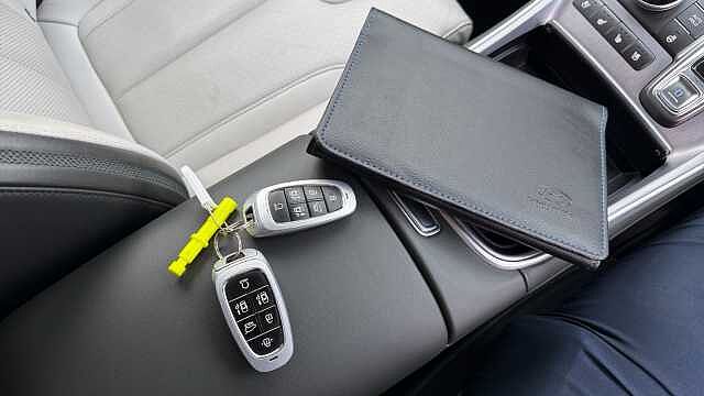 Hyundai SANTA FE 1.6 TGDi Plug-in Hybrid Ultimate 5dr 4WD Auto Estate