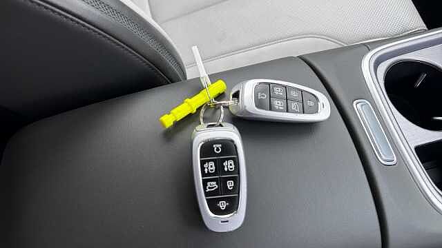 Hyundai SANTA FE 1.6 TGDi Plug-in Hybrid Ultimate 5dr 4WD Auto Estate