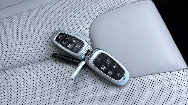 Hyundai SANTA FE 1.6 TGDi Plug-in Hybrid Ultimate 5dr 4WD Auto Estate Blue