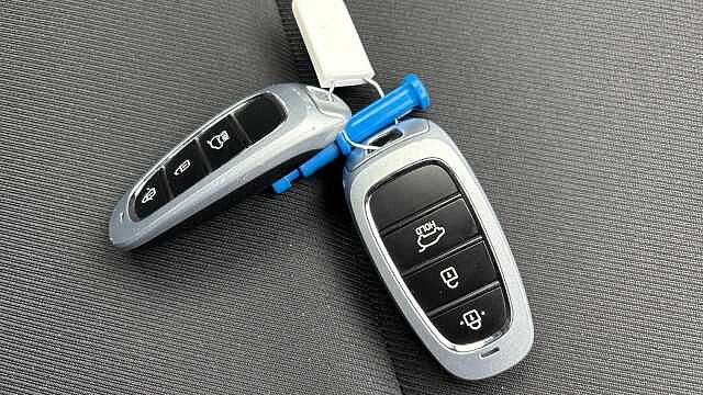 Hyundai TUCSON 1.6 TGDi 48V MHD Premium 5dr 2WD DCT Petrol Estate Red