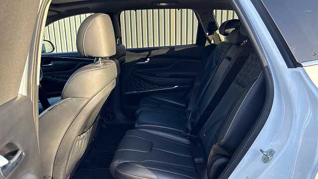 Hyundai SANTA FE 1.6 TGDi Plug-in Hybrid Ultimate 5dr 4WD Auto Estate White