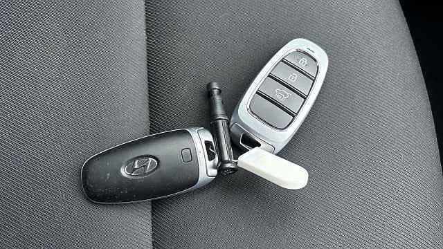 Hyundai TUCSON 1.6 TGDi Plug-in Hybrid Premium 5dr 4WD Auto Estate Grey