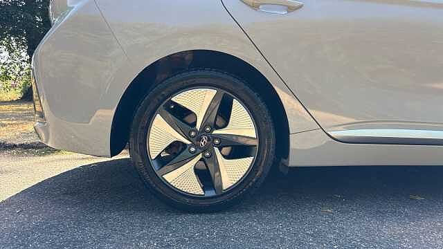 Hyundai IONIQ 1.6 GDi Hybrid Premium SE 5dr DCT Hybrid Hatchback