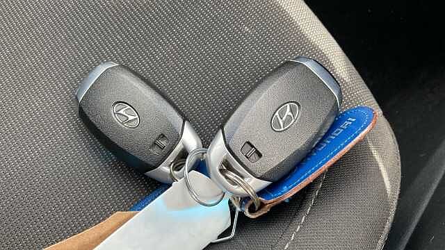 Hyundai KONA 1.6 GDi Hybrid Premium 5dr DCT Hybrid Hatchback Grey
