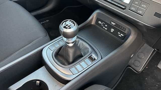 Hyundai KONA 1.6T 138 Advance 5dr Petrol Hatchback Abyss Black - Pearl