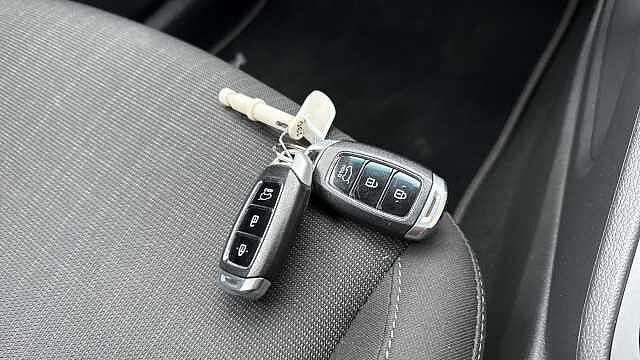 Hyundai KONA 1.6 GDi Hybrid Premium 5dr DCT Hybrid Hatchback Grey