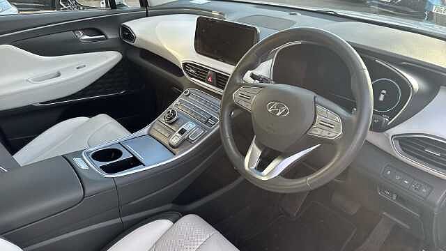 Hyundai SANTA FE 1.6 TGDi Hybrid Ultimate 5dr 4WD Auto Hybrid Estate White
