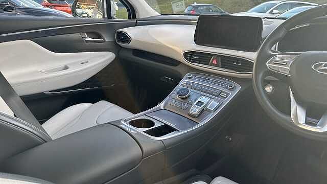 Hyundai SANTA FE 1.6 TGDi Hybrid Ultimate 5dr 4WD Auto Hybrid Estate White