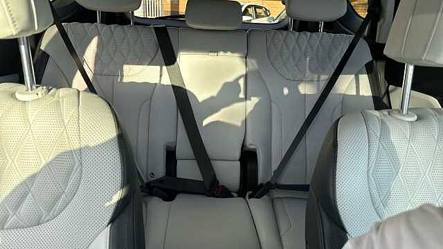 Hyundai SANTA FE 1.6 TGDi Hybrid Ultimate 5dr 4WD Auto Hybrid Estate White