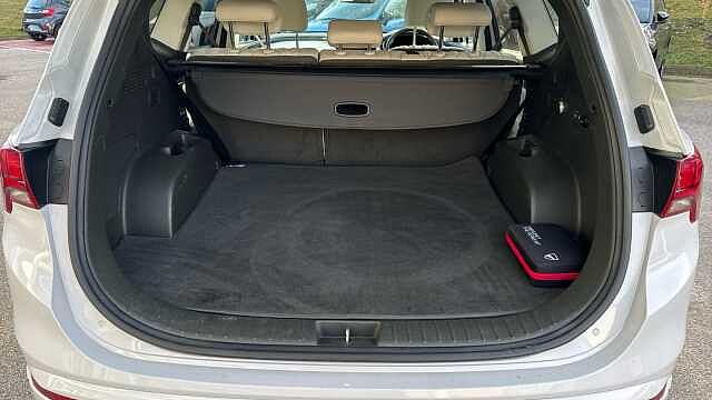 Hyundai SANTA FE 1.6 TGDi Hybrid Ultimate 5dr 4WD Auto Hybrid Estate White