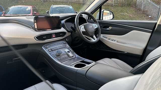 Hyundai SANTA FE 1.6 TGDi Hybrid Ultimate 5dr 4WD Auto Hybrid Estate White