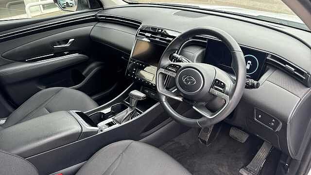 Hyundai TUCSON 1.6 TGDi 48V MHD SE Connect 5dr 2WD DCT Petrol Estate White