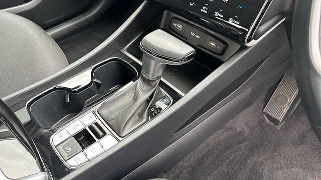 Hyundai TUCSON 1.6 TGDi 48V MHD SE Connect 5dr 2WD DCT Petrol Estate White