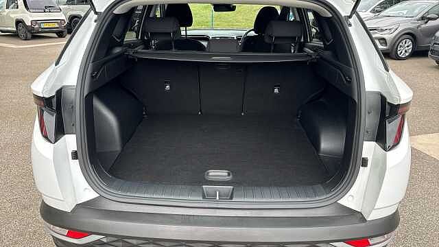 Hyundai TUCSON 1.6 TGDi 48V MHD SE Connect 5dr 2WD DCT Petrol Estate White