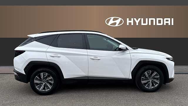 Hyundai TUCSON 1.6 TGDi 48V MHD SE Connect 5dr 2WD DCT Petrol Estate White