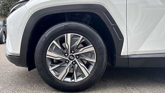 Hyundai TUCSON 1.6 TGDi 48V MHD SE Connect 5dr 2WD DCT Petrol Estate White