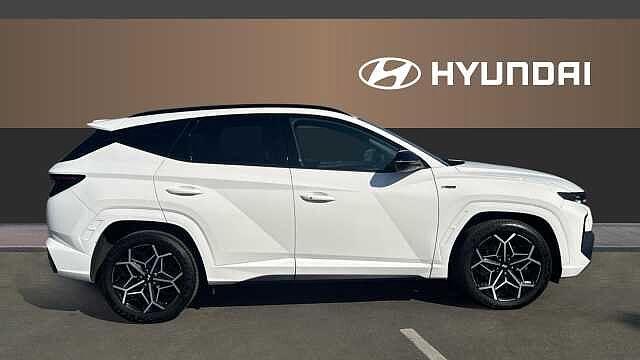 Hyundai TUCSON 1.6 TGDi 48V MHD N Line 5dr 2WD DCT Petrol Estate White
