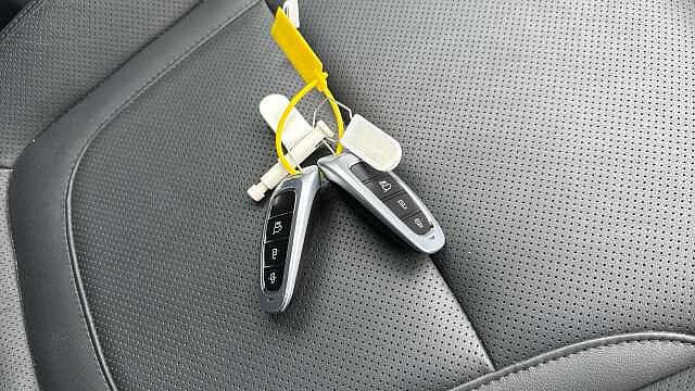 Hyundai TUCSON 1.6 TGDi 48V MHD 180 Ultimate 5dr 4WD DCT Petrol Estate