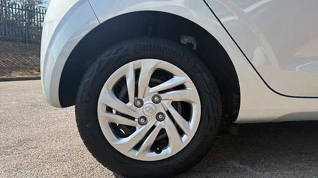 Hyundai i10 1.0 MPi SE 5dr Petrol Hatchback