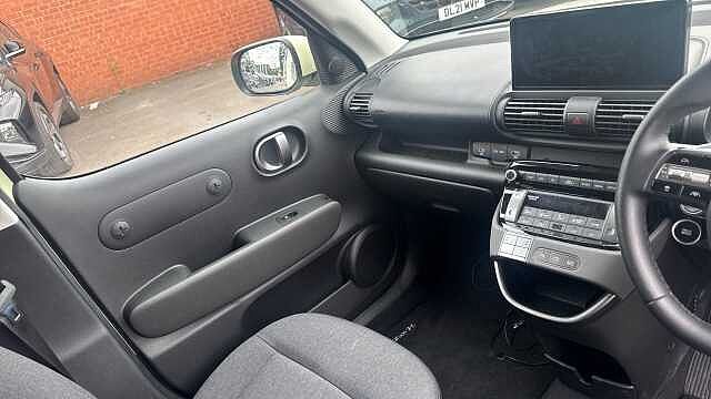 Hyundai INSTER 85kW 02 49kWh 5dr Auto Electric Hatchback