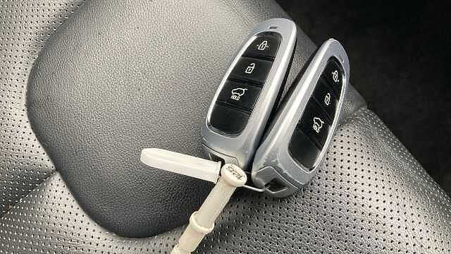 Hyundai SANTA FE 1.6 TGDi Hybrid Premium 5dr Auto Hybrid Estate Silver