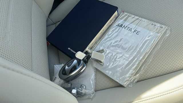 Hyundai SANTA FE 1.6 TGDi Plug-in Hybrid Ultimate 5dr 4WD Auto Estate Typhoon Silver - Metallic