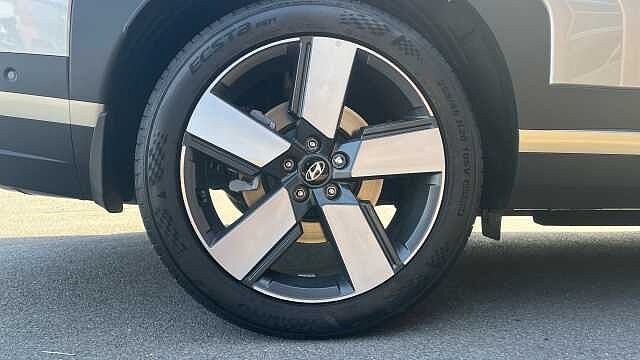 Hyundai SANTA FE 1.6 TGDi Plug-in Hybrid Ultimate 5dr 4WD Auto Estate Typhoon Silver - Metallic