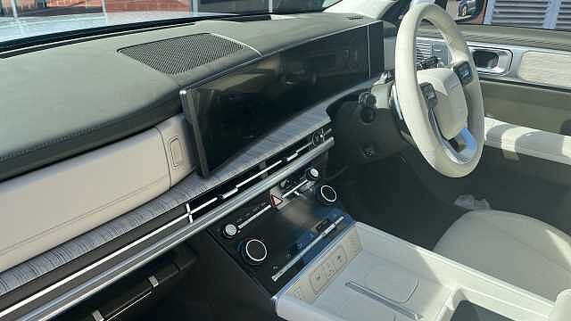 Hyundai SANTA FE 1.6 TGDi Plug-in Hybrid Ultimate 5dr 4WD Auto Estate Typhoon Silver - Metallic