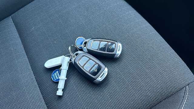 Hyundai KONA 1.6 GDi Hybrid Premium 5dr DCT Hybrid Hatchback White