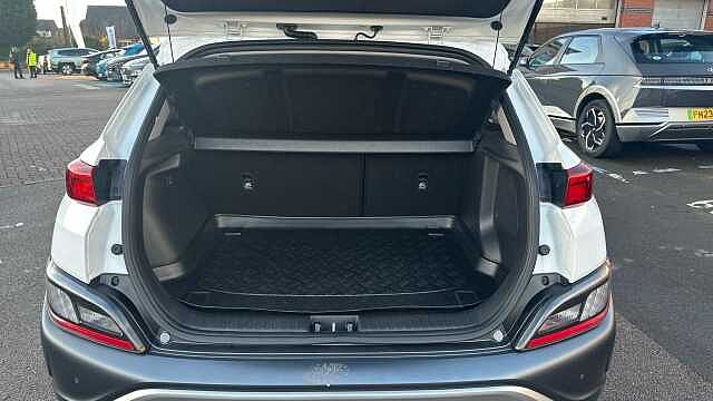 Hyundai KONA 1.6 GDi Hybrid Premium 5dr DCT Hybrid Hatchback White