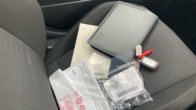 Hyundai BAYON 1.0 TGDi [90] Tech Line 5dr DCT Petrol Hatchback Pearl - Vibrant Blue