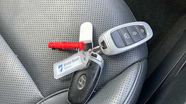 Hyundai TUCSON 1.6 TGDi 48V MHD 180 Ultimate 5dr 4WD DCT Petrol Estate White