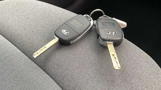 Hyundai IONIQ 1.6 GDi Hybrid SE Connect 5dr DCT Hybrid Hatchback Blue