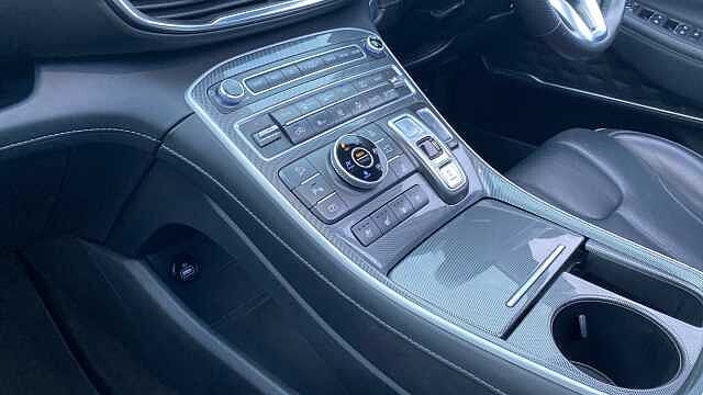 Hyundai SANTA FE 1.6 TGDi Plug-in Hybrid Ultimate 5dr 4WD Auto Estate White