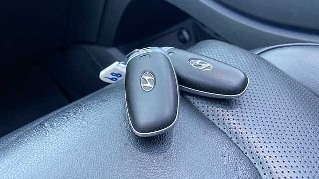 Hyundai SANTA FE 1.6 TGDi Plug-in Hybrid Ultimate 5dr 4WD Auto Estate White