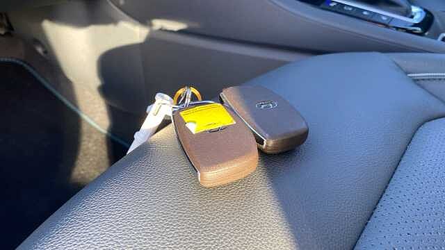 Hyundai IONIQ 1.6 GDi Hybrid Premium SE 5dr DCT Hybrid Hatchback Black