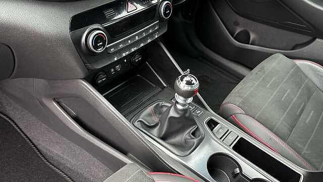 Hyundai TUCSON 1.6 CRDi 48V MHD 136 N Line 5dr 2WD Diesel Estate Red