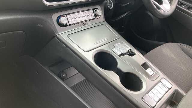 Hyundai KONA 100kW SE Connect 39kWh 5dr Auto Electric Hatchback Black
