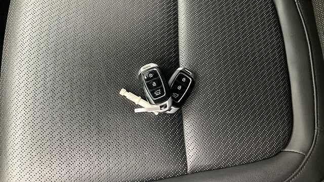 Hyundai KONA 150kW Premium SE 64kWh 5dr Auto Electric Hatchback White