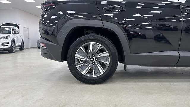 Hyundai TUCSON 1.6 TGDi 48V MHD SE Connect 5dr 2WD DCT Black