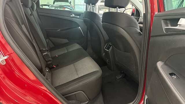 Hyundai TUCSON 1.6 GDi SE Nav 5dr 2WD Red
