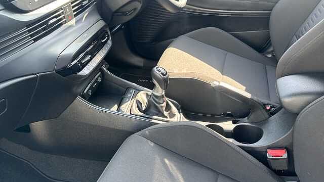 Hyundai BAYON 1.0 TGDi Premium 5dr Premium Pearlescent - Mangrove Green