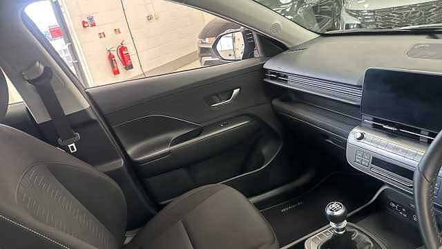 Hyundai KONA 1.6T 138 Advance 5dr Black