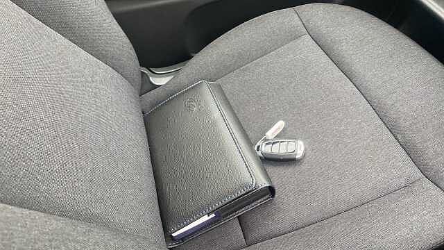 Hyundai INSTER 85kW 02 49kWh 5dr Auto Electric Hatchback