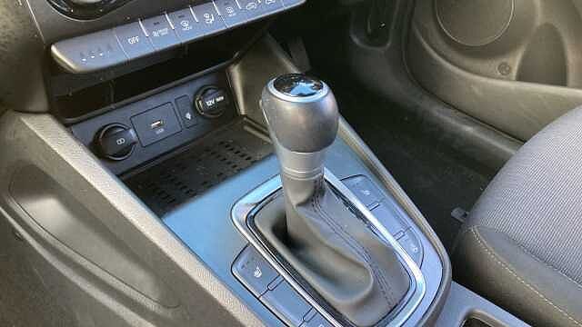 Hyundai KONA 1.6 GDi Hybrid Premium 5dr DCT Hybrid Hatchback Red