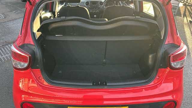 Hyundai I10 1.0 SE 5dr Petrol Hatchback Red