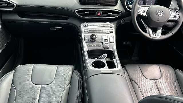 Hyundai SANTA FE 1.6 TGDi Hybrid Ultimate 5dr 4WD Auto Hybrid Estate White