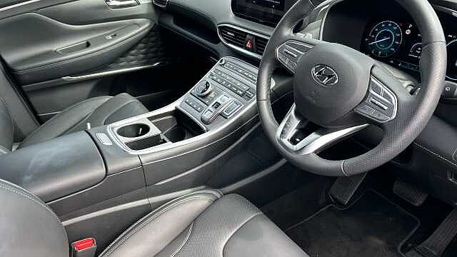 Hyundai SANTA FE 1.6 TGDi Hybrid Ultimate 5dr 4WD Auto Hybrid Estate White